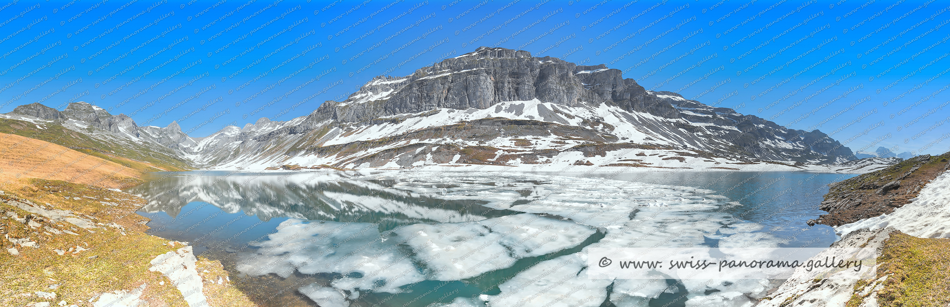 Eisschmelze Glattalpsee Schweizer Alpenpanorama