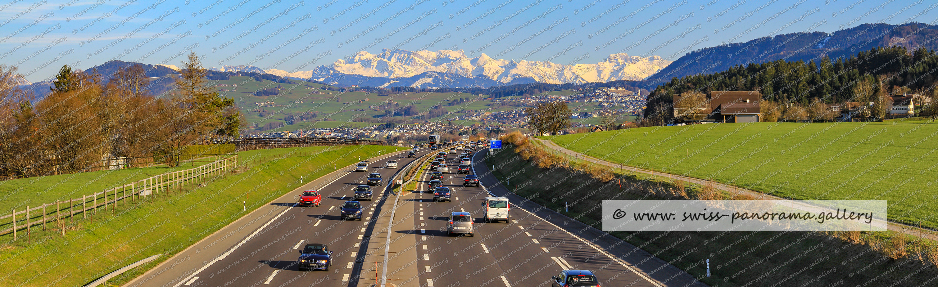 Glärnisch Massiv Schweizer Alpenpanorama aus der Sicht der Nationastrasse N3 Schwyzer und Glarner Alpen