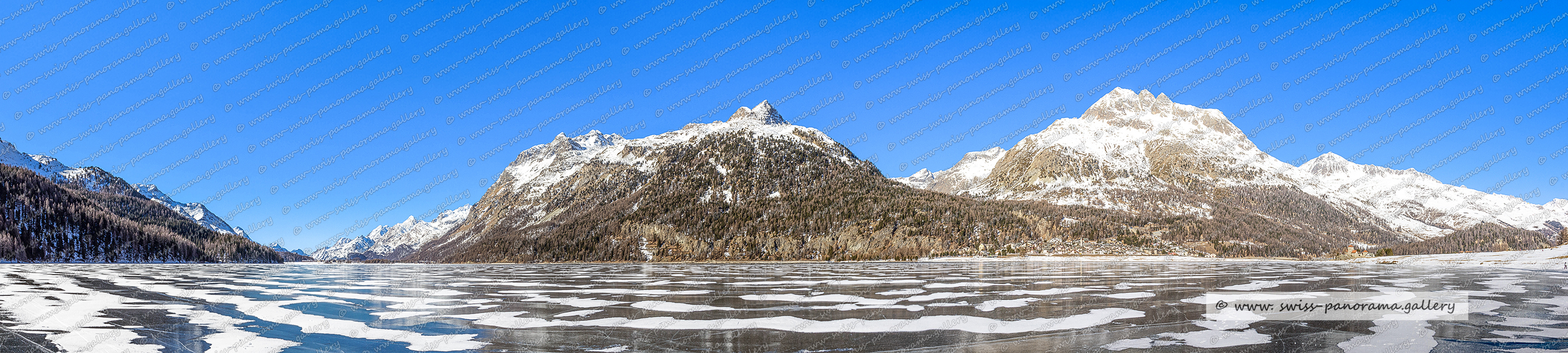 Beschriftetes Alpenpanorama, Silvaplanersee bei Schwarzeis und Schneeverwehungen, Beschriftetes Schweizer Alpenpanorama Oberengadin, High resolution panorama photos from Switzerland, Panoramic picture of the Swiss Alps, Panoramic photos of the Swiss Alps, Beschriftetes Panorama Säntis, Swiss Alps, swiss-panorama.gallery, famous Swiss Alps, Swiss Panorama Gallery, labelled mountain panorama from Switzerland, mountain panoramas from Switzerland, Panoramic photo of the Swiss mountains,  Iconic Swiss Alps, panoramic photo prints, Hauptgipfel Piz Bardella (GR) - Surses 2838m 8,2km, Hauptgipfel Piz Valletta (GR) – Surses, Hauptgipfel Chüern Nair (GR) – Surses, Piz Albana Pitschen 2909m (GR) - St. Moritz 2909m, Piz Nair 3024m (GR) - St. Moritz, Piz Albana 3099m, Piz Lagrev NO Gipfel 3085m (Wintergipfel), Cresta da Polaschin 2783m, Grat Crutscharöls (GR) - Sils im Engadin/Segl, Grat Crutscharöls (GR) - Sils im Engadin/Segl, Piz Polaschin 3012m, Pizzo di Prata 2727m hinter Monte Belangia und Cima di Droso, Monte Gruf 2936m 29,2km, Piz de la Margna 3158m, La Margneta 2789m, Hauptgipfel Piz Cam 2634m (GR) – Bregaglia, Monte Conco, Silvaplanersee Schwarzeis mit vom Winde verwehten Schneeansammlungen,